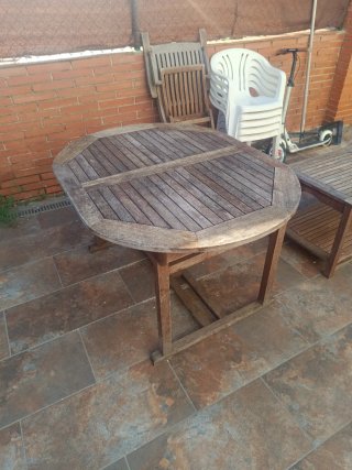 Mesa de jardín de madera