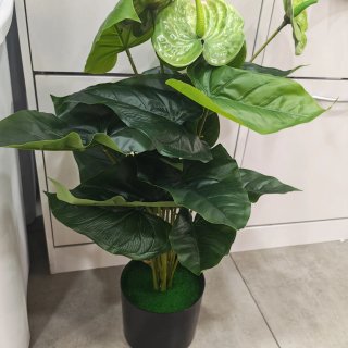 Planta Artificial Verde y Negra