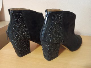 Botines Zara Negros con Tachuelas