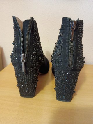Botines Zara Negros con Tachuelas