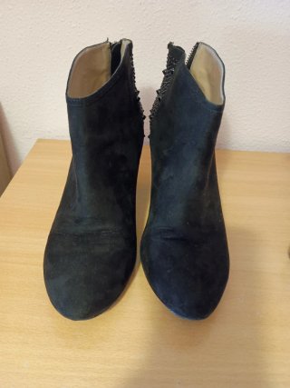 Botines Zara Negros con Tachuelas