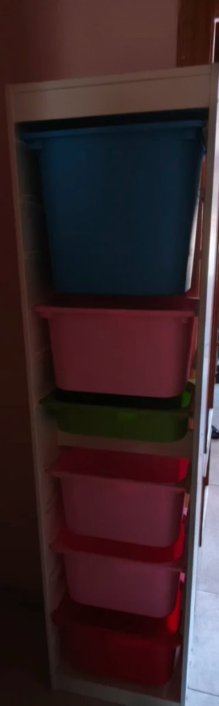 Mueble infantil con cajones de colores