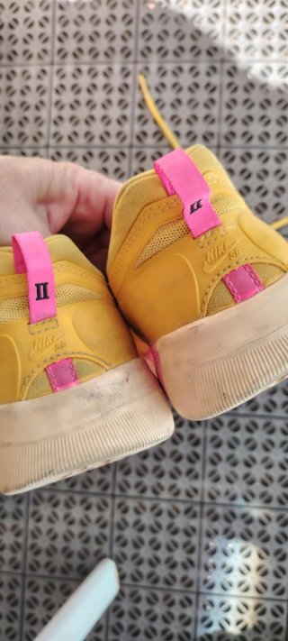 Zapatillas Nike Mujer Amarillas y Rosas