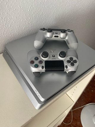 PS4 Slim 500GB Plateada + 2 Mandos