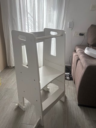 Torre de aprendizaje infantil blanca