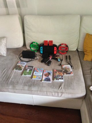Lote Nintendo Switch con giochi e accessori