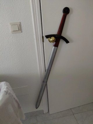 Espada de juguete/Disfraces. Mide 118 cm.
