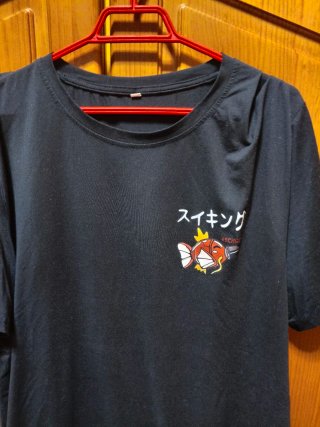 Camiseta Negra con Diseño