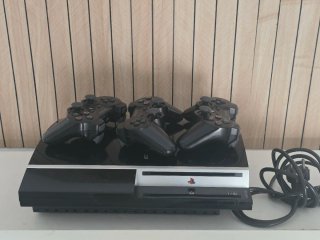 Playstation 3 Fat 40GB + 4 Mandos
