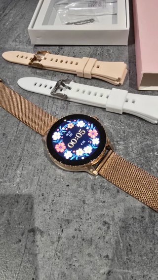 Reloj Inteligente Dorado con Malla Metálica
