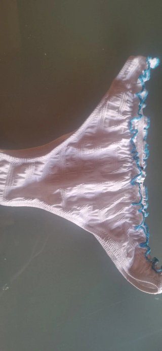 Slip con bordes decorativos