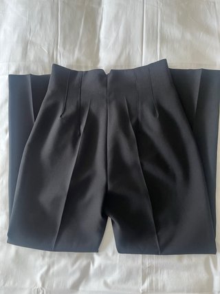 Pantalón negro elegante sin usar