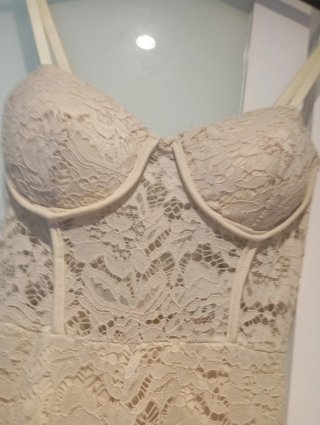 Mono largo encaje beige