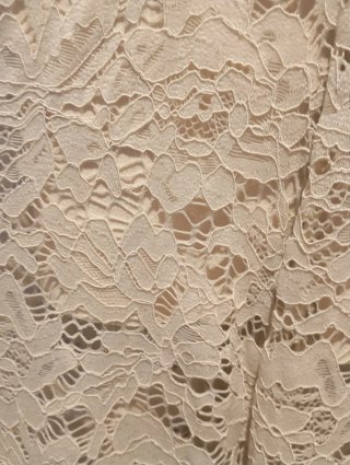 Mono largo encaje beige