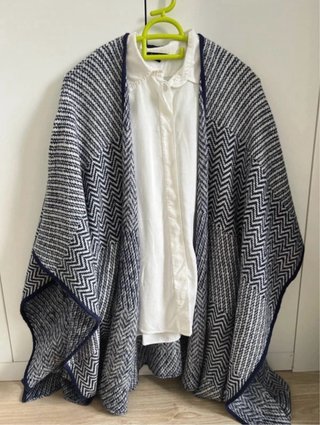 Chal Dorothy Perkins azul y blanco