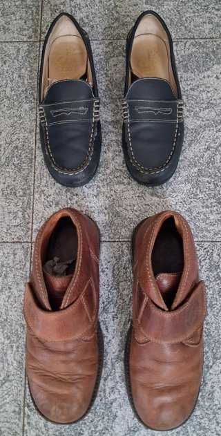 Botas y Zapatos de Piel Talla 37 chico.