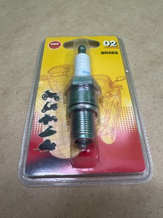 Bujía NGK BR9ES para Moto y Scooter