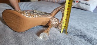 Sandalias de fiesta doradas y plateadas