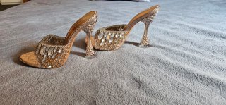 Sandalias de fiesta doradas y plateadas