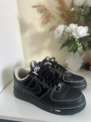 Nike Air Force 1 edicion Paris Negro