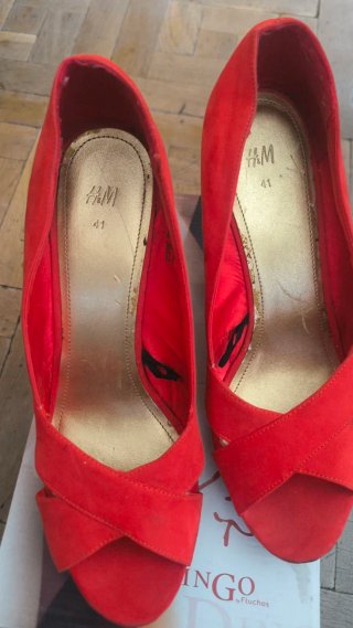 Sandalias de cuña rojas H&M no se han usado