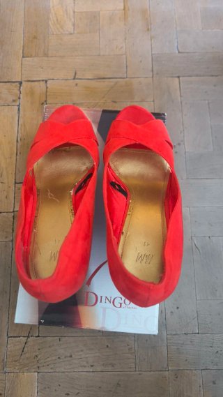 Sandalias de cuña rojas H&M no se han usado