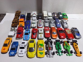 38 coches metálicos de juguete