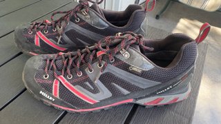 Zapatillas de Montaña Millet Gore-Tex Negras Rojas