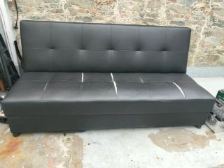 Divano letto nero in pelle sintetica