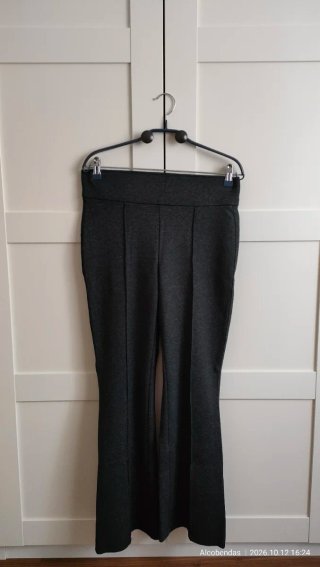 Pantalones de vestir grises, con raya