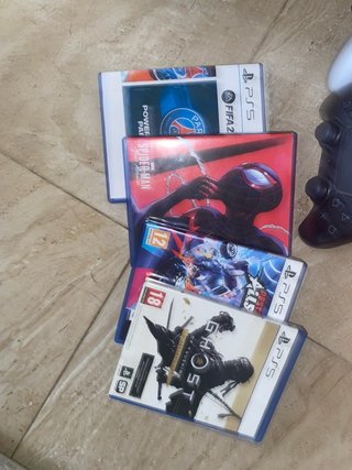 Console PS5 con 2 controller e giochi
