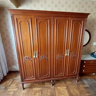 Armario de Madera de 4 Puertas