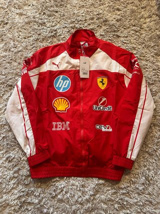 Chaqueta Ferrari F1 Team 2025 nueva