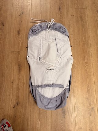 Saco para silla de bebé de entretiempo.