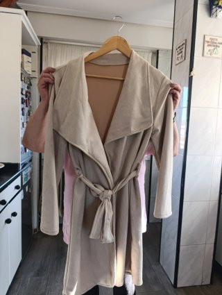 Bata de color beige