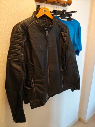 Chaqueta Negra Estilo Motero