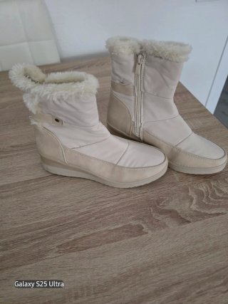 Botines color crudo. Número 37. Piel. Muy abrigado