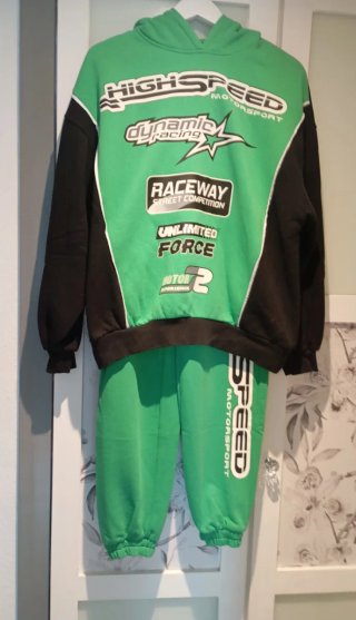 Conjunto chándal Bershka verde y negro