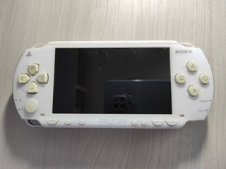 PSP 1004 KCW VALUE PACK BIANCA COMPLETA + 7 GIOCHI
