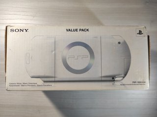 PSP 1004 KCW VALUE PACK BIANCA COMPLETA + 7 GIOCHI