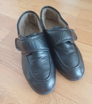 Zapatos Negros con Borreguillo Interior