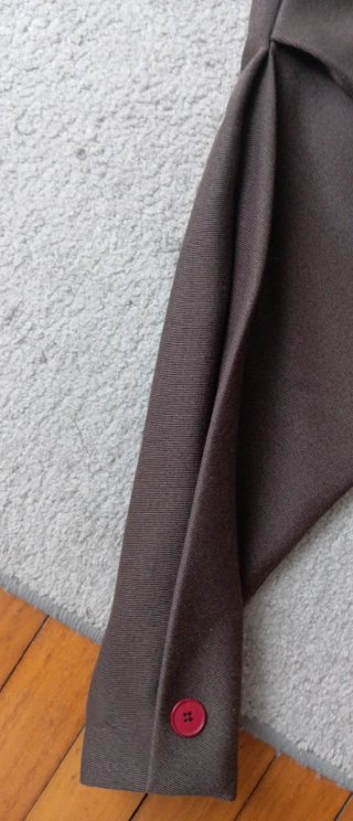 Abrigo vintage marrón con etiquetas. Unisex