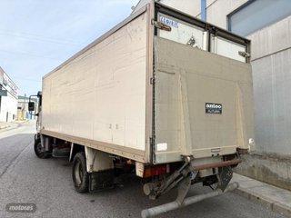 Camión Iveco Eurocargo 6.0 td 8 vel rampa elevador