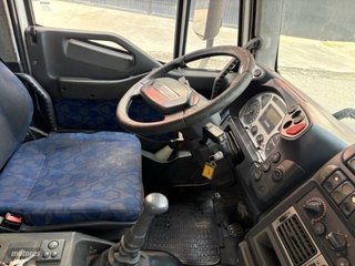 Camión Iveco Eurocargo 6.0 td 8 vel rampa elevador
