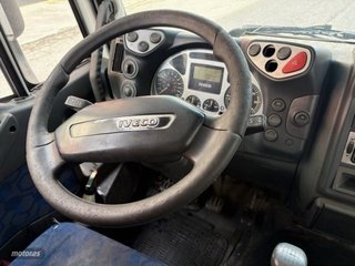 Camión Iveco Eurocargo 6.0 td 8 vel rampa elevador