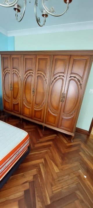 Armario de Madera de 6 Puertas