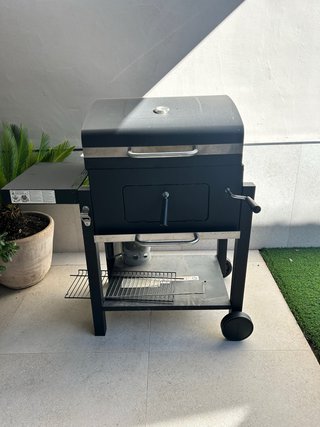 Barbacoa de carbón negra