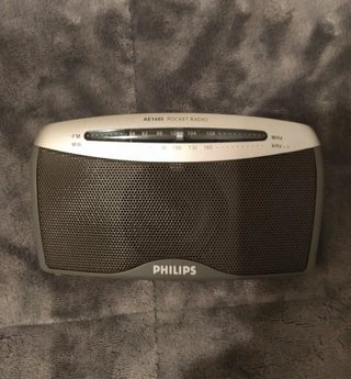 RADIO PORTÁTIL VINTAGE (PILAS INCLUIDAS)