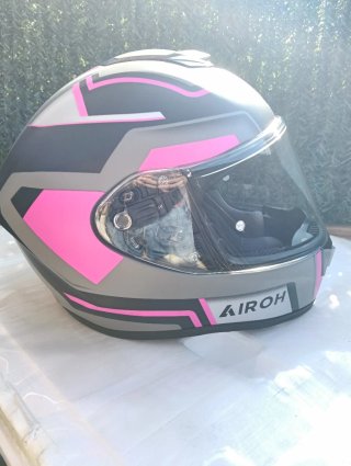 Casco Integral Airoh Gris y Rosa