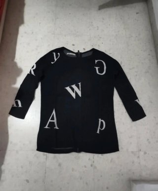 Jersey largo negro con letras